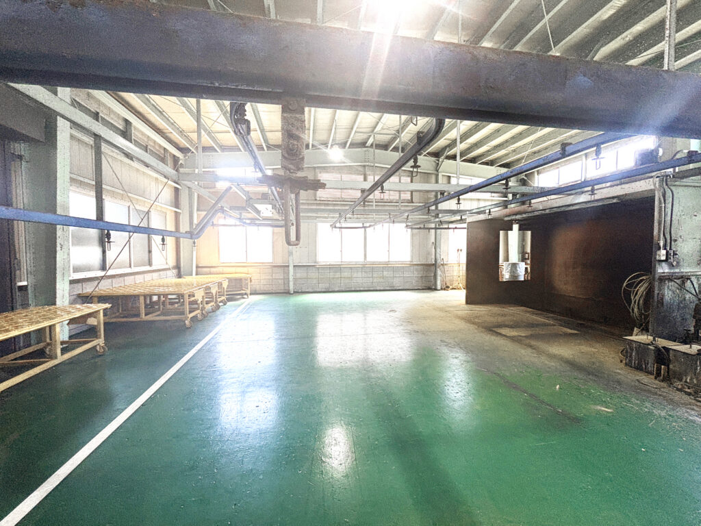 中秀鉄工の塗装場